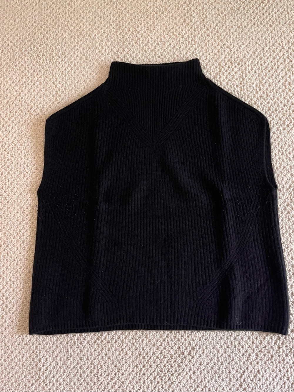 Cashmere Bloomingdale's Black Ribbed Mock Neck Sweater Vest